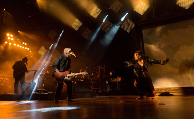 Kate and David Rhodes perform Aerial live