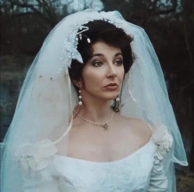 Kate Bush in Les Dogs