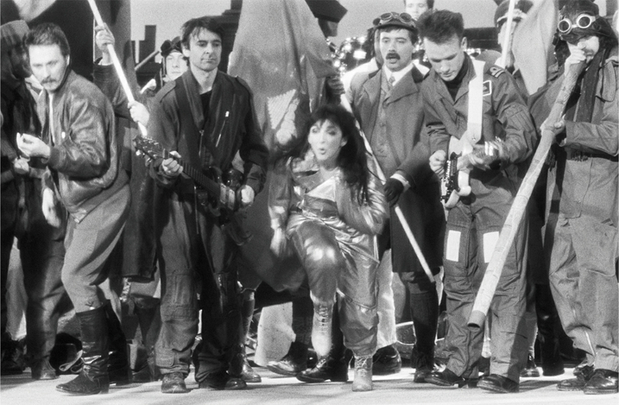 L-R: Del Palmer, Kevin McAlea, Kate, Dave Cross, Alan Murphy and Paddy Bush. Photo by John Carder Bush from his book Kate: Inside the Rainbow