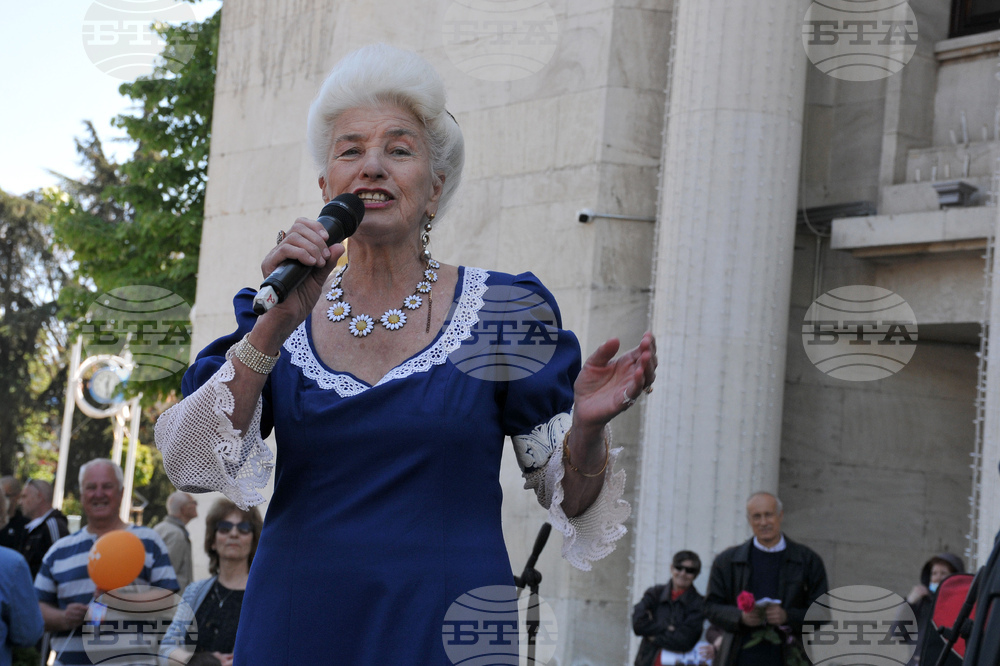 Yanka Rupkina performing at a public gathering in Burgas, on the Black Sea, May 6, 2022 (BTA Photo/Todor Stavrev)