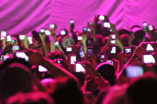 Smartphones at concerts